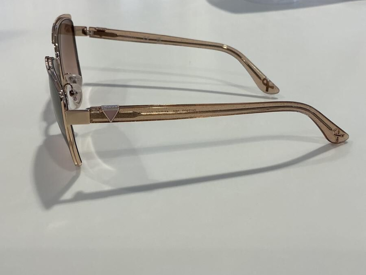 Guess - GU7922