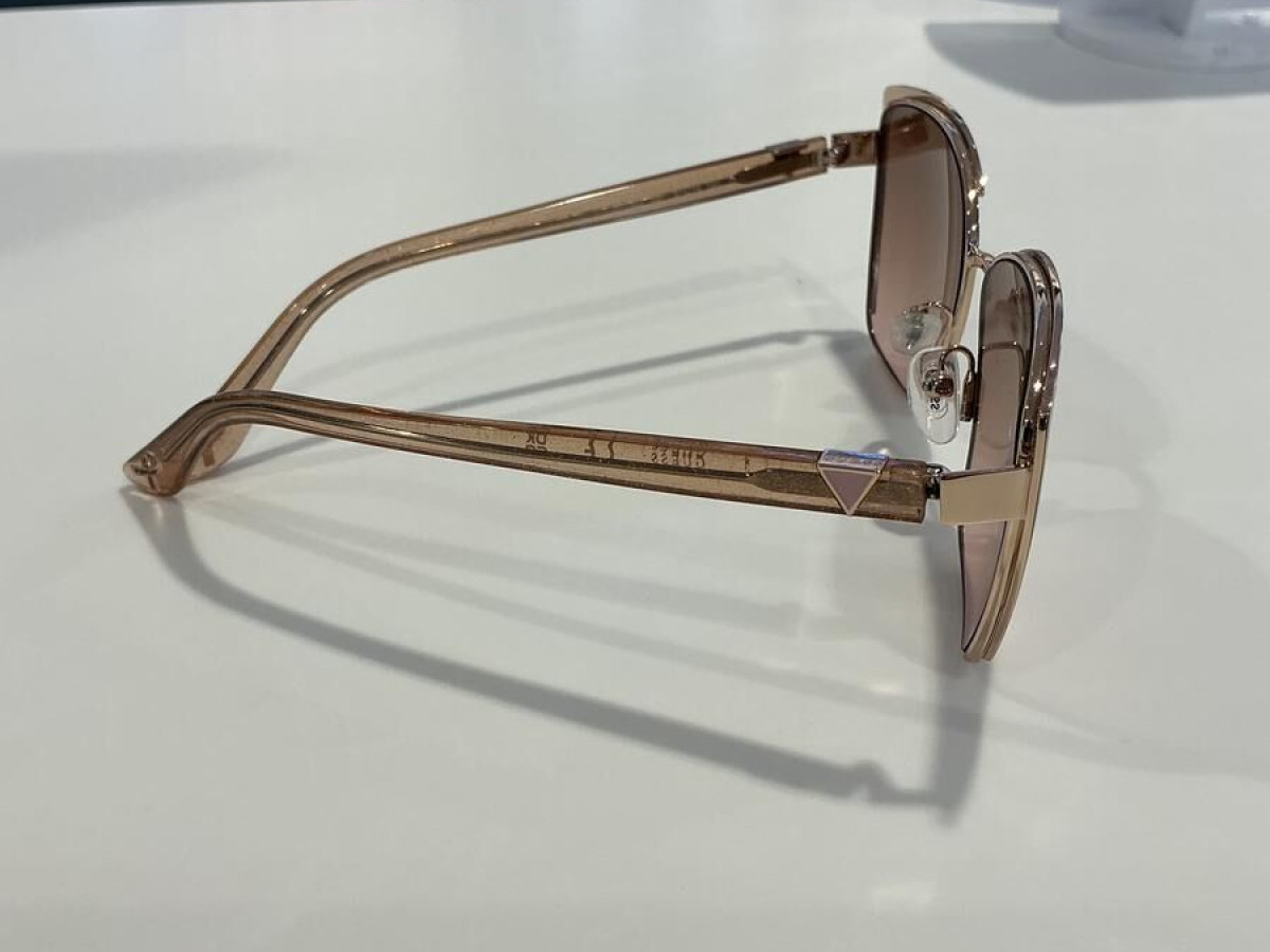 Guess - GU7922