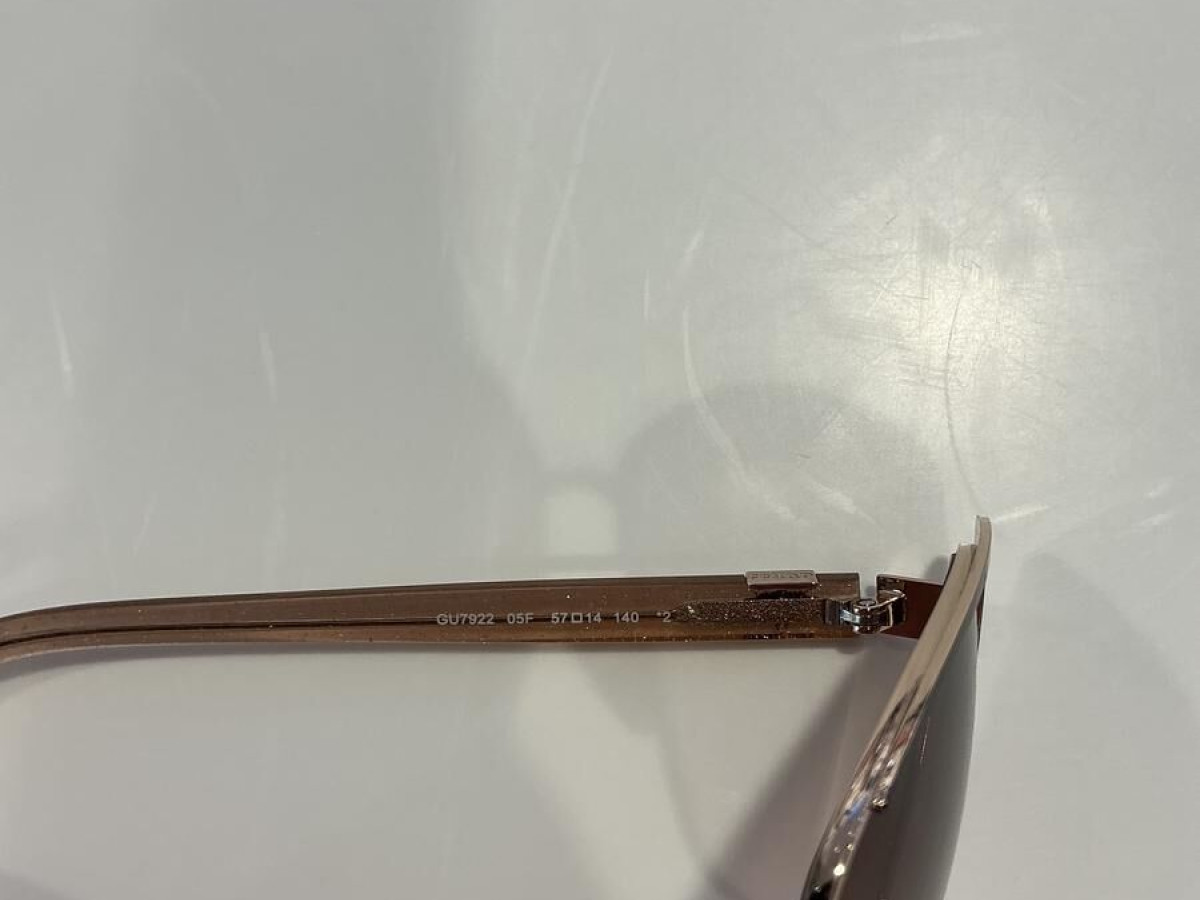 Guess - GU7922