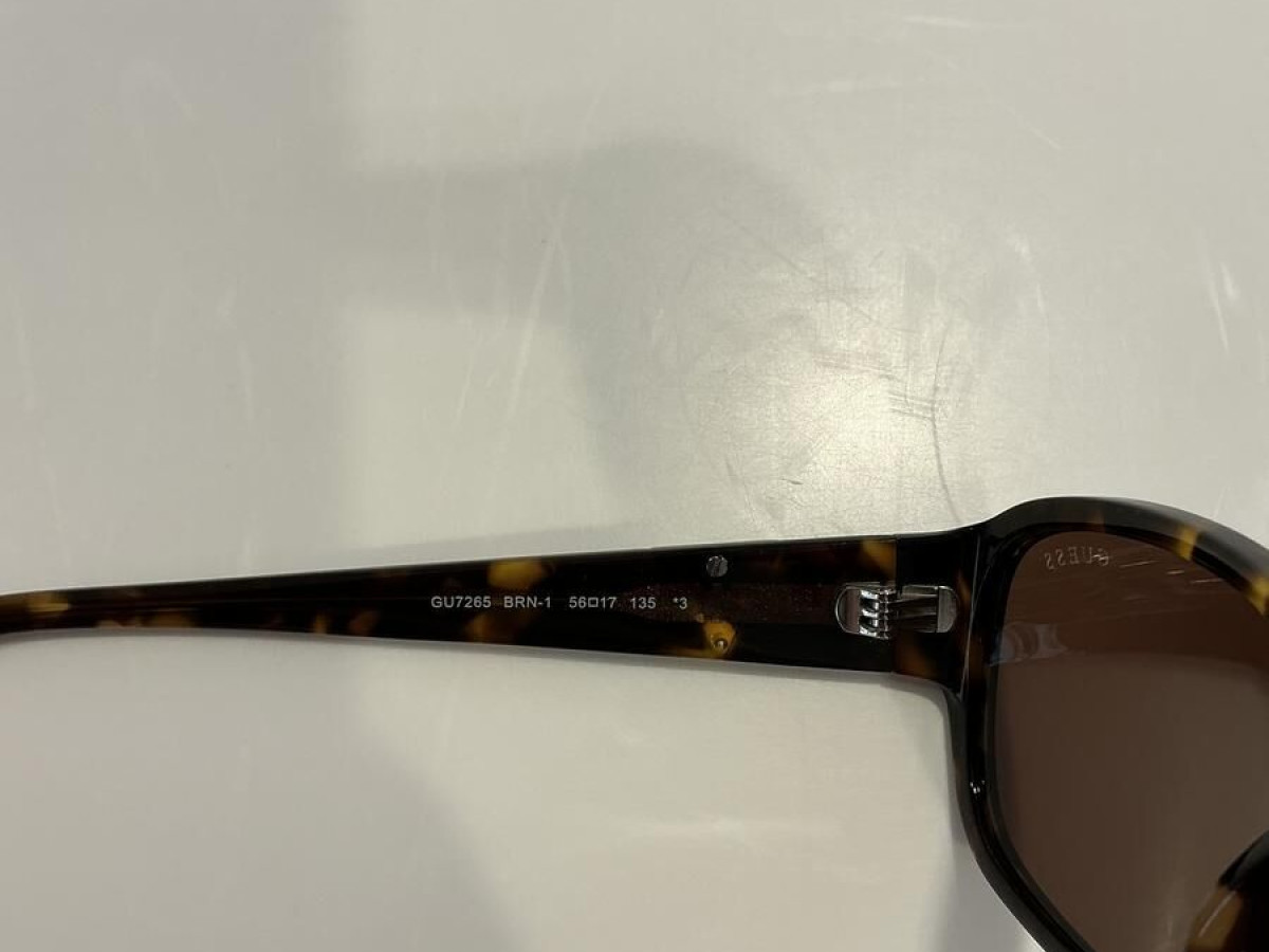 Guess - GU7265
