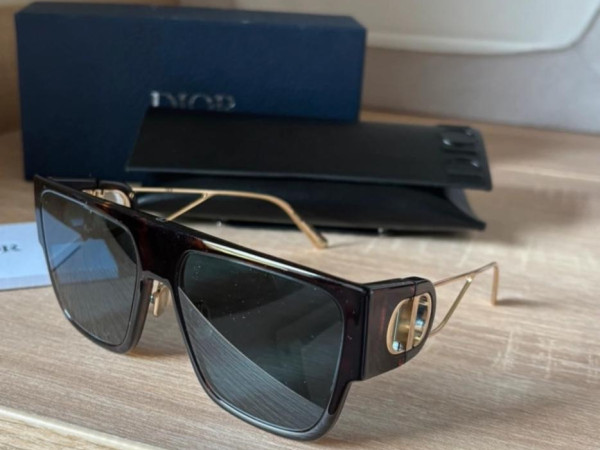 Dior- 30Montaigne 33U