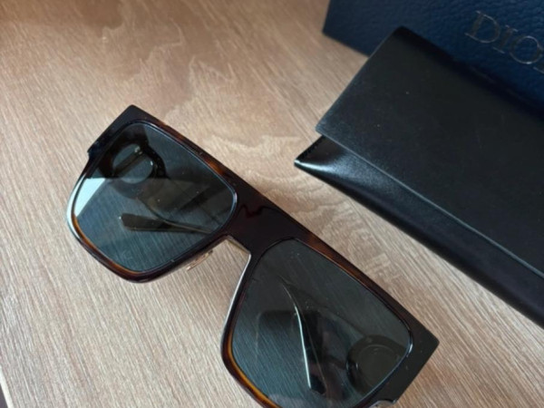Dior- 30Montaigne 33U