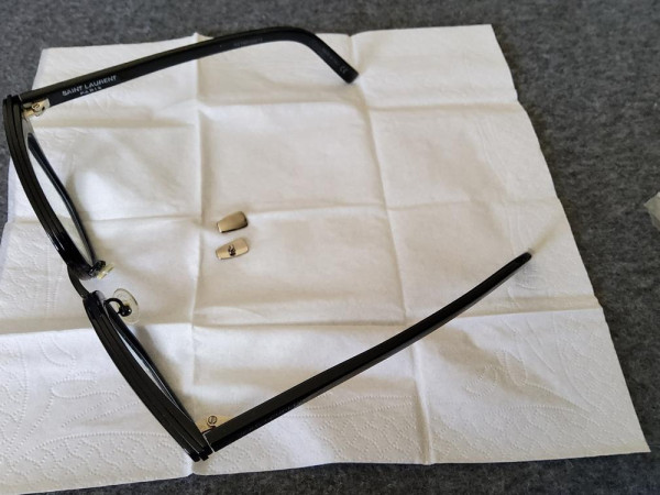 Yves Saint-Laurent SL220 001