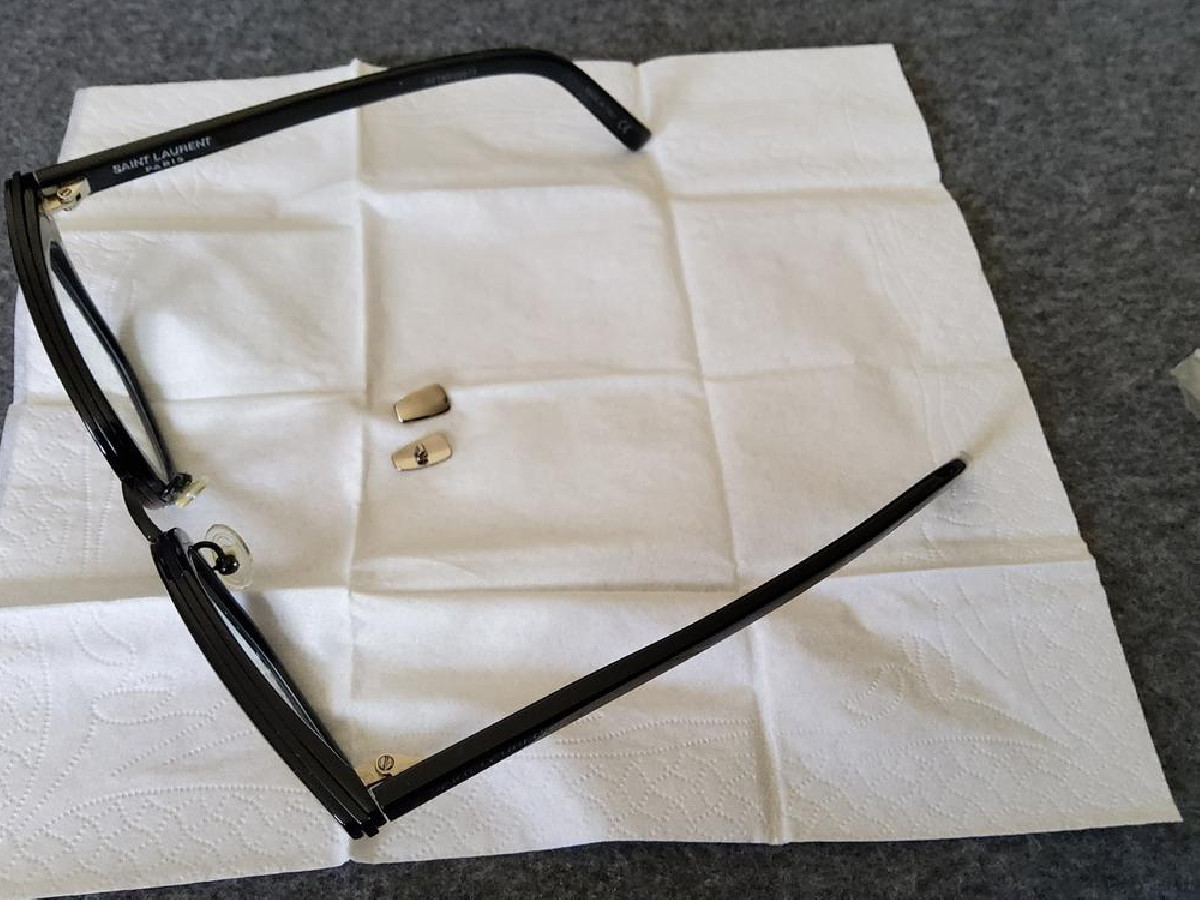 Yves Saint-Laurent SL220 001