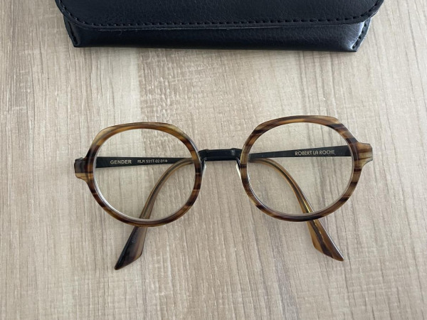 Robert La Roche Gender RLR...