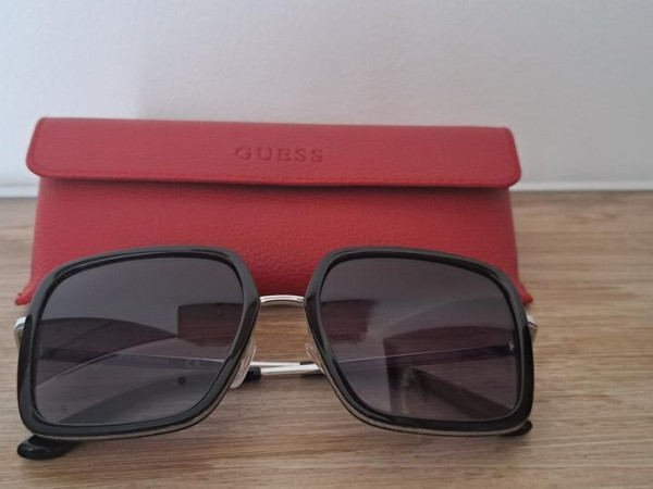 GUESS - GU7602