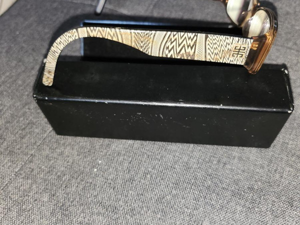 Givenchy-vgv713 colob36