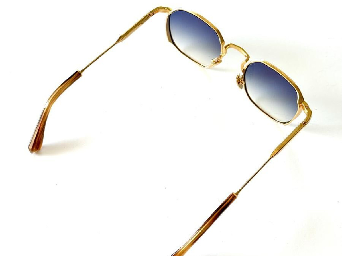 JOHN DALIA Leo C-500