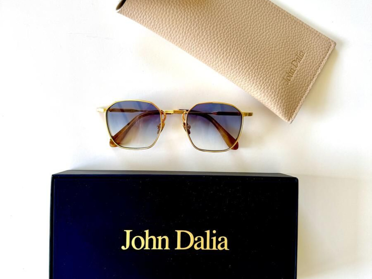 JOHN DALIA Leo C-500