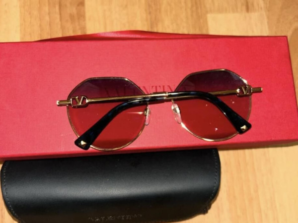 Valentino VLogo
