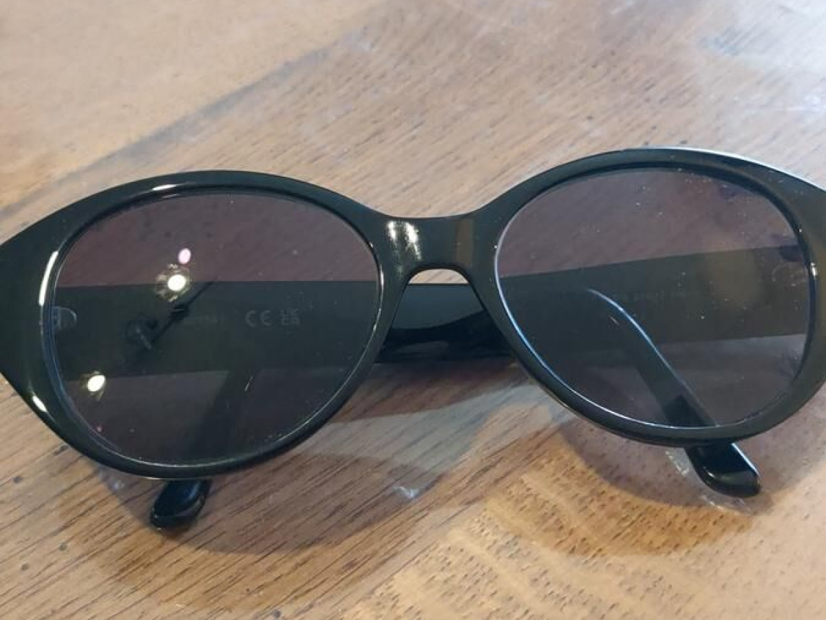 Guess - gu8824 01B 53/17 140-3