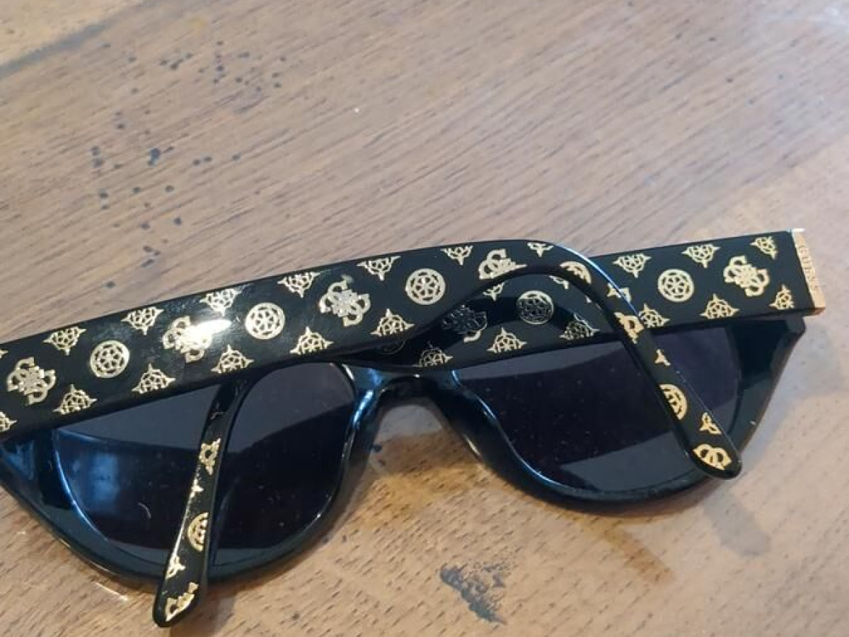 Guess - gu8824 01B 53/17 140-3
