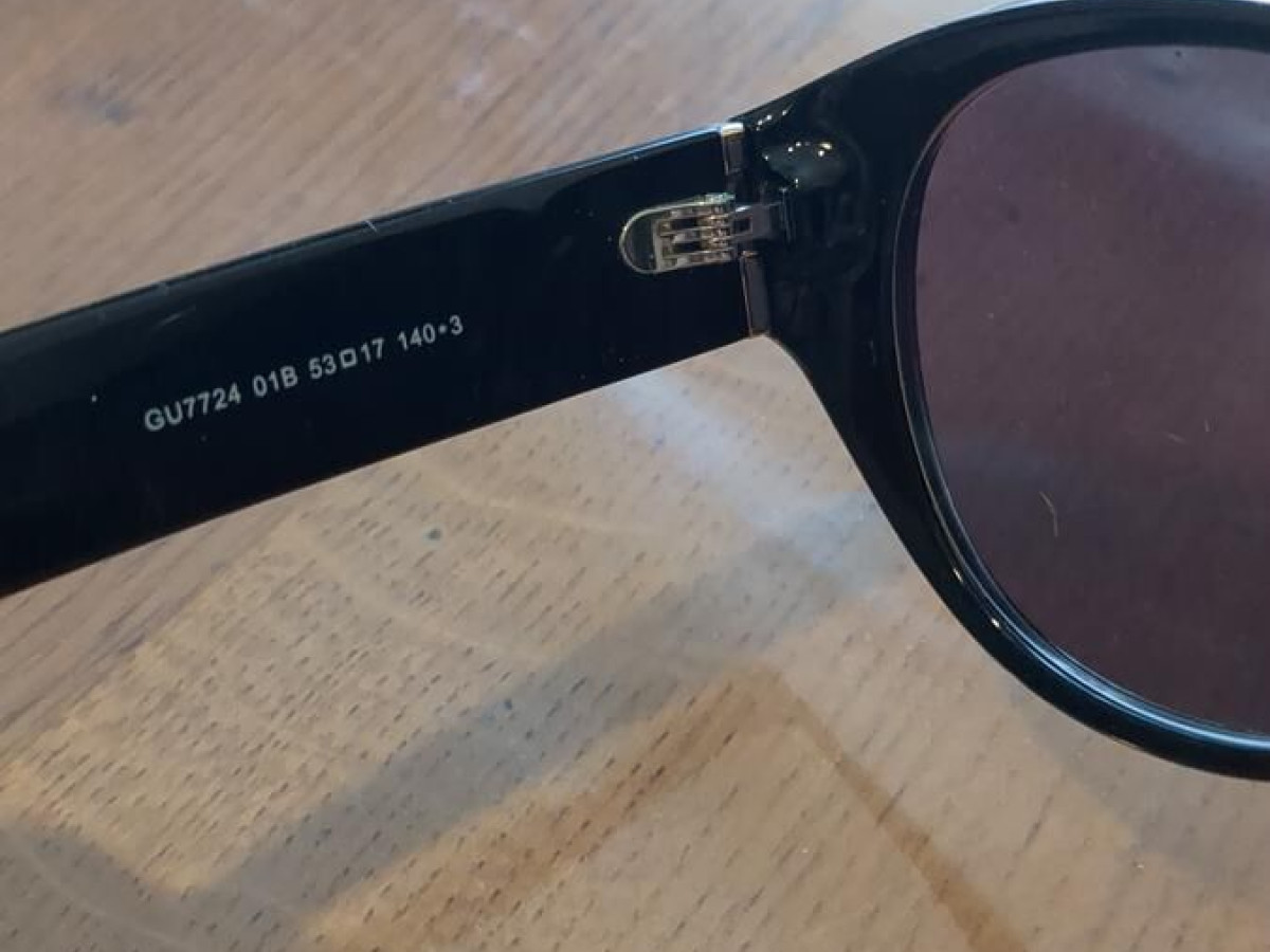 Guess - gu8824 01B 53/17 140-3