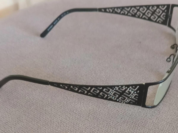 GIVENCHY - VGV277 taille 54