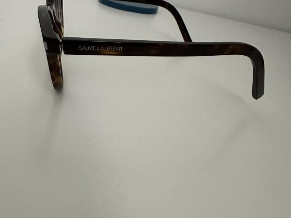 Yves saint Laurent classic 10