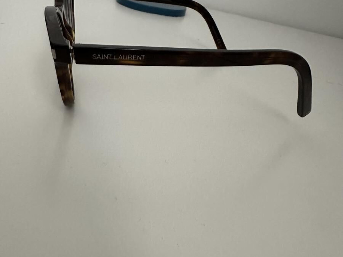 Yves saint Laurent classic 10