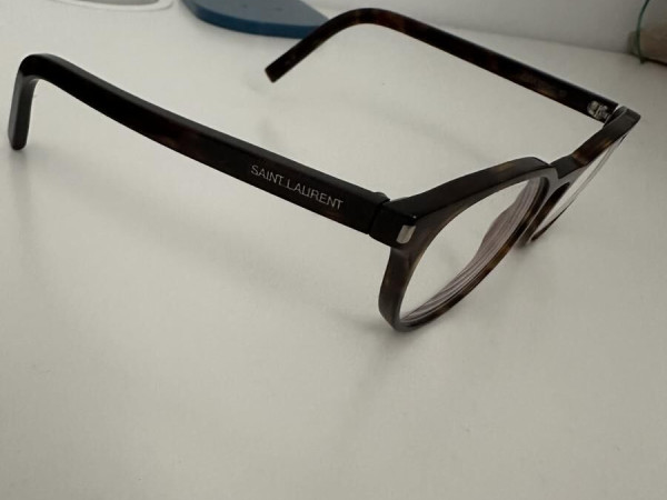 Yves saint Laurent classic 10