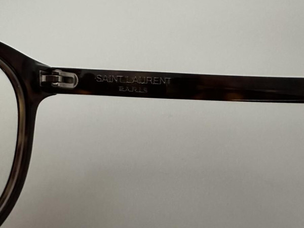 Yves saint Laurent classic 10