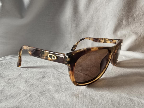 DIOR-2574