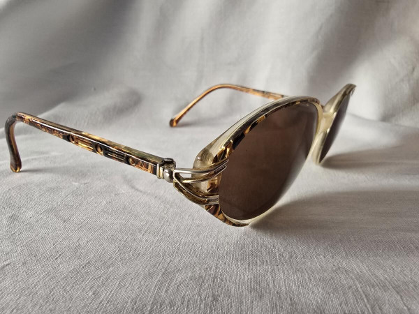 LES LUNETTES ESSILOR-1429