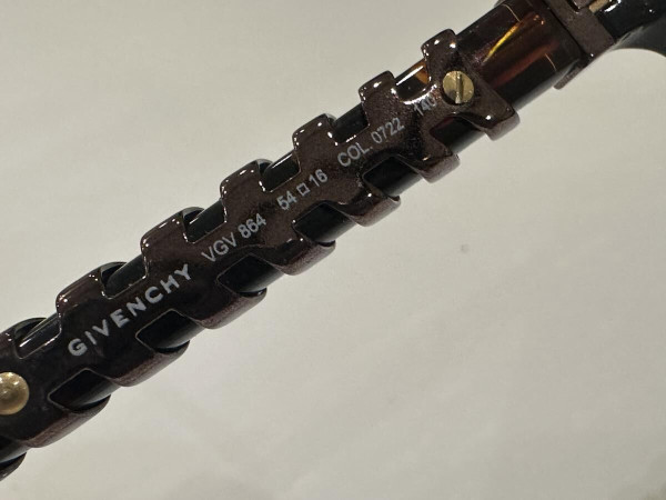 GIVENCHY -VGV864 Col 0722 54/16