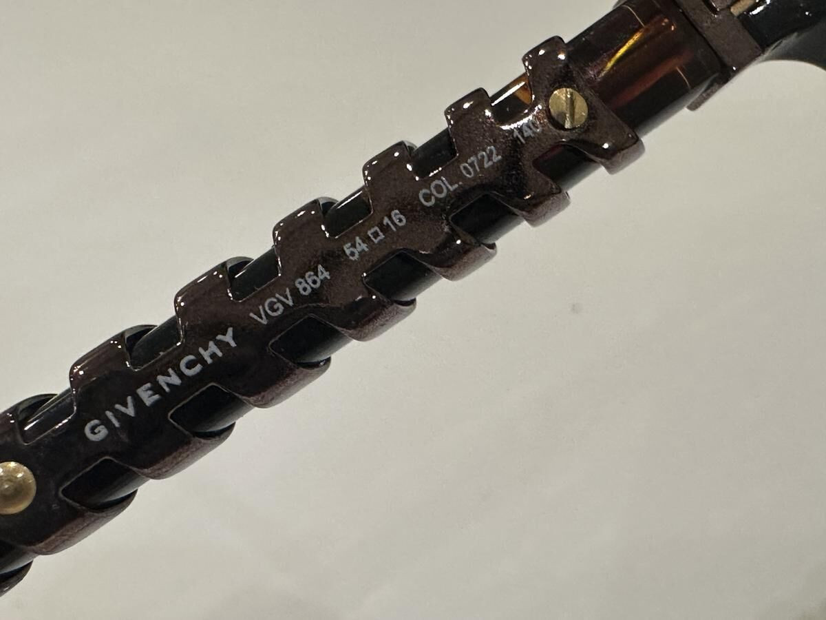 GIVENCHY -VGV864 Col 0722 54/16