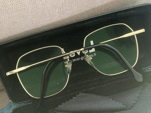 Level - LE2206 Doré 52/18