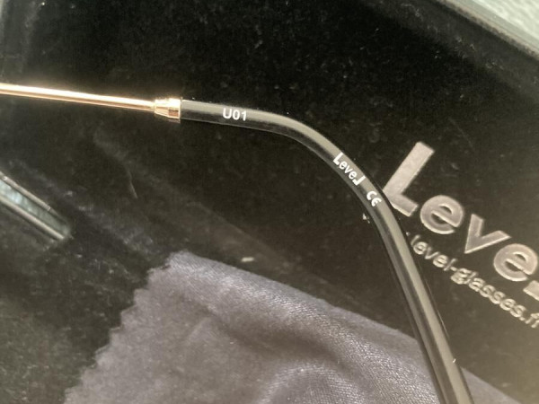 Level - LE2206 Doré 52/18