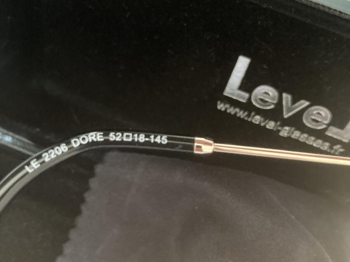 Level - LE2206 Doré 52/18