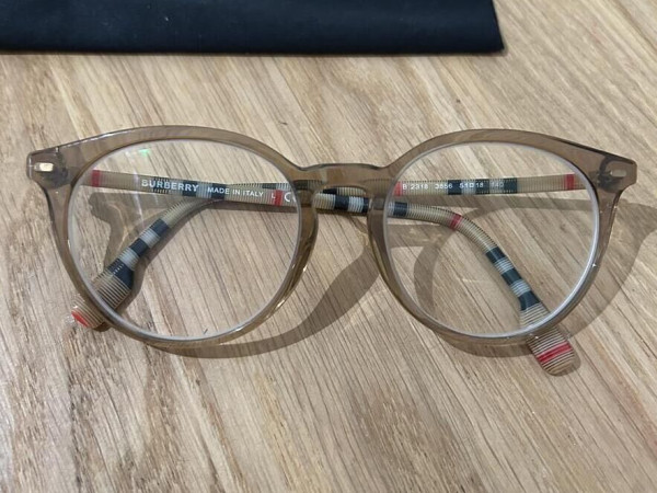 Burberry - B2318 3856 51/18...