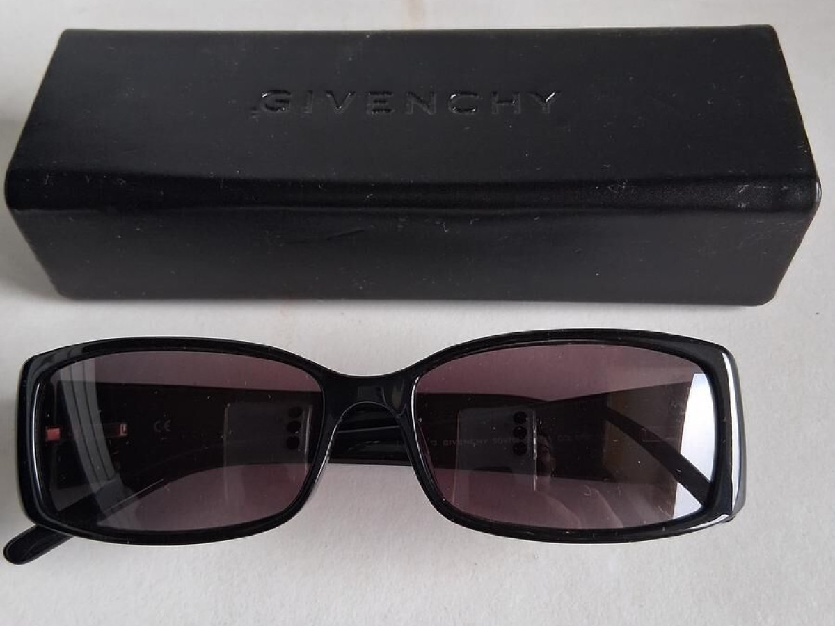 GIVENCHY - SGV705 53¤15