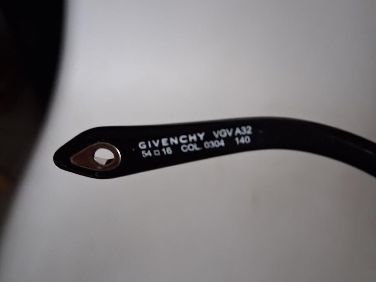 GIVENCHY - VGV A32 54¤16