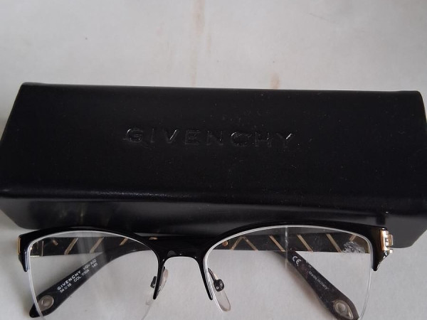 GIVENCHY - VGV A32 54¤16