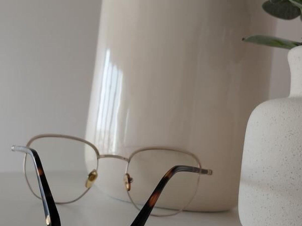 Laura Johns - C01 48□20 140