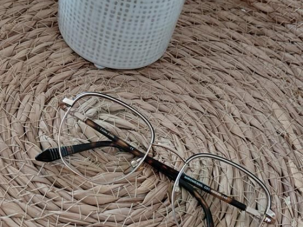 Laura Johns - C01 48□20 140