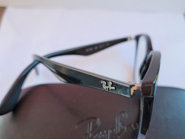 Ray Ban- RB7066 2000 52/17