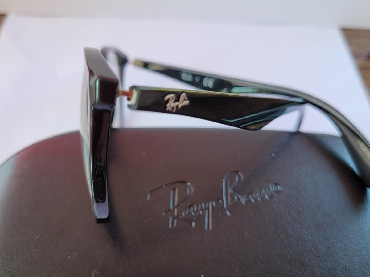 Ray Ban- RB7066 2000 52/17