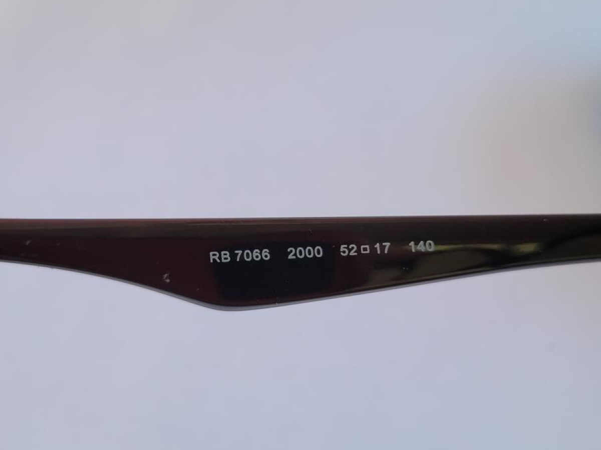Ray Ban- RB7066 2000 52/17