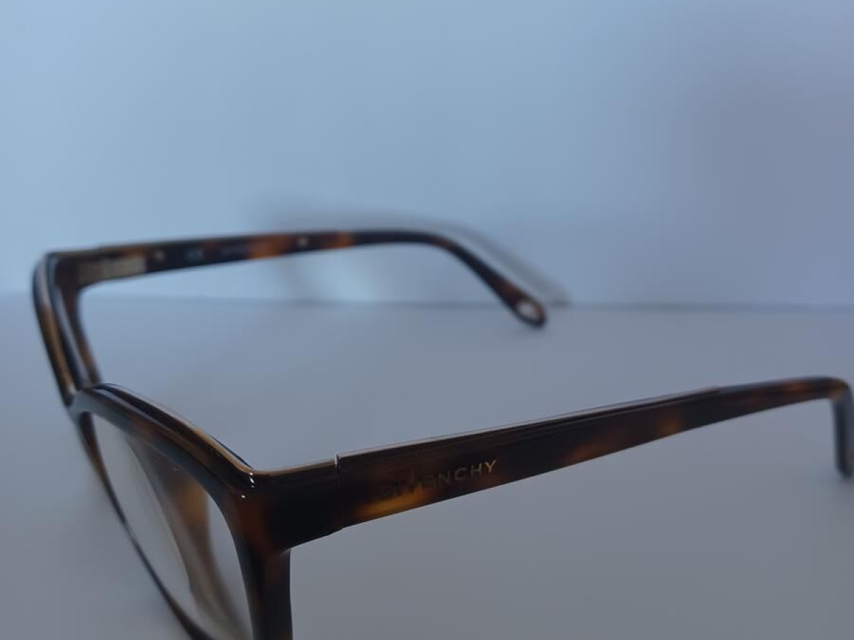 GIVENCHY VGV949 COL.9AJX 140