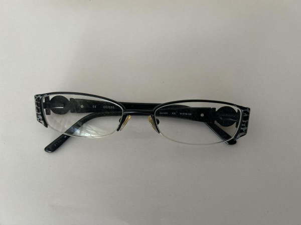 GUESS-GU1651