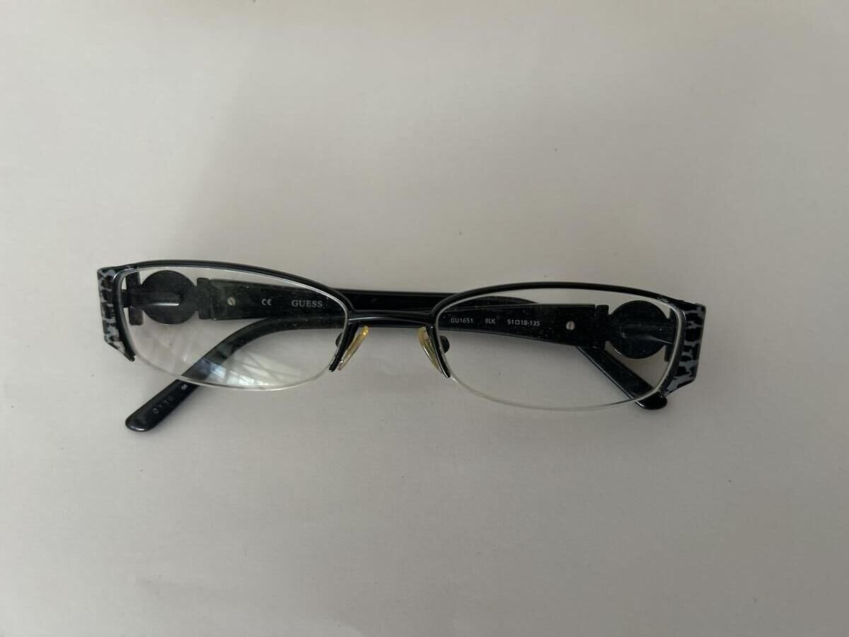 GUESS-GU1651