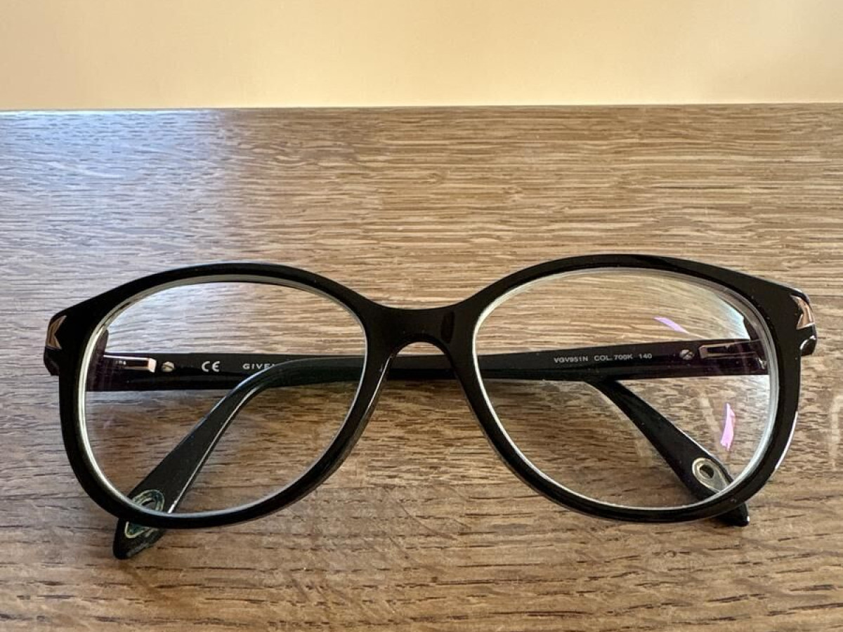 Givenchy - VGV951N