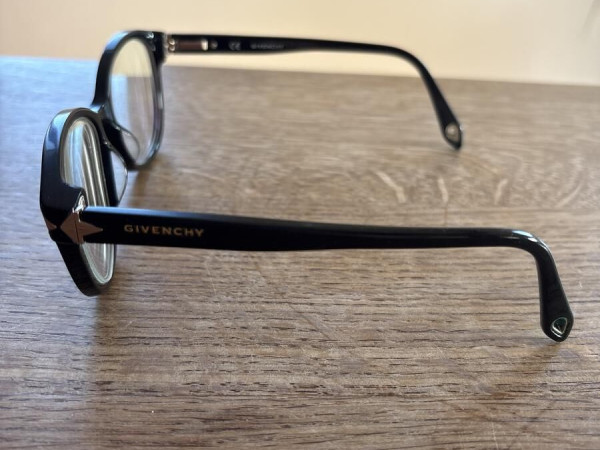 Givenchy - VGV951N