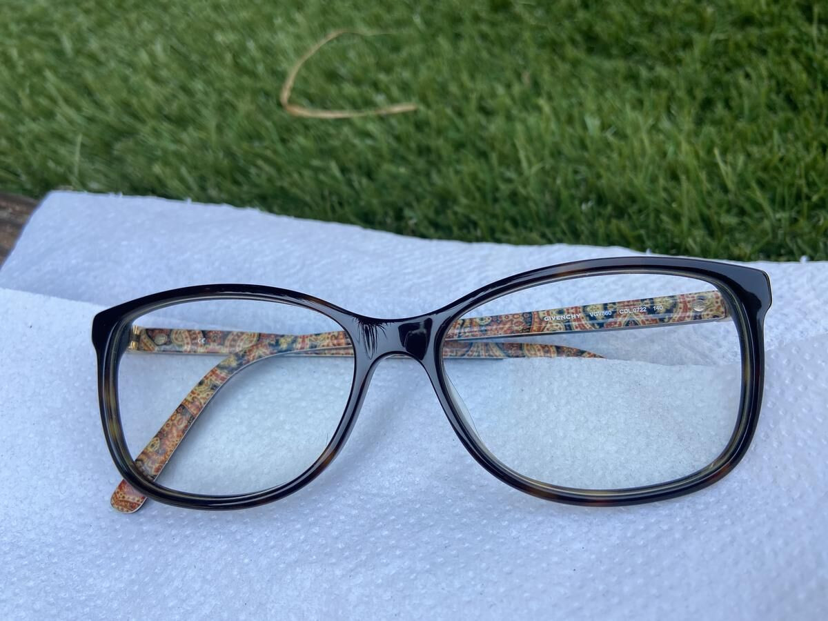 Givenchy VGV 860 COL 0722 140