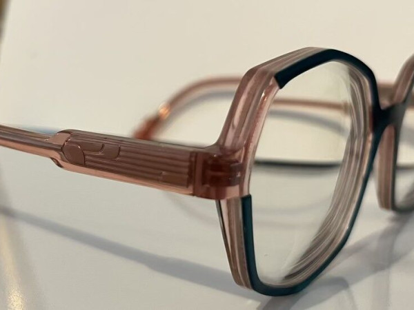 CAROLINE ABRAM - HETA 51/16