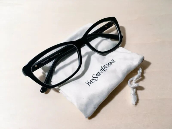 YVES SAINT LAURENT - 54/14