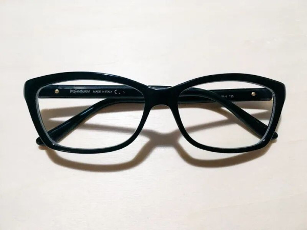 YVES SAINT LAURENT - 54/14