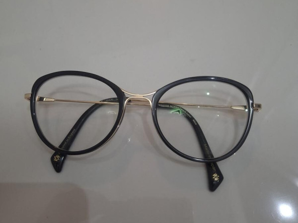 William Moriss black label...