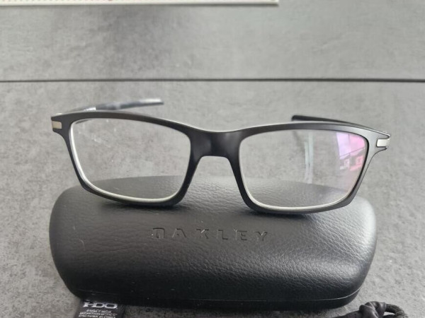 OAKLEY PITCHMAN CARBON...