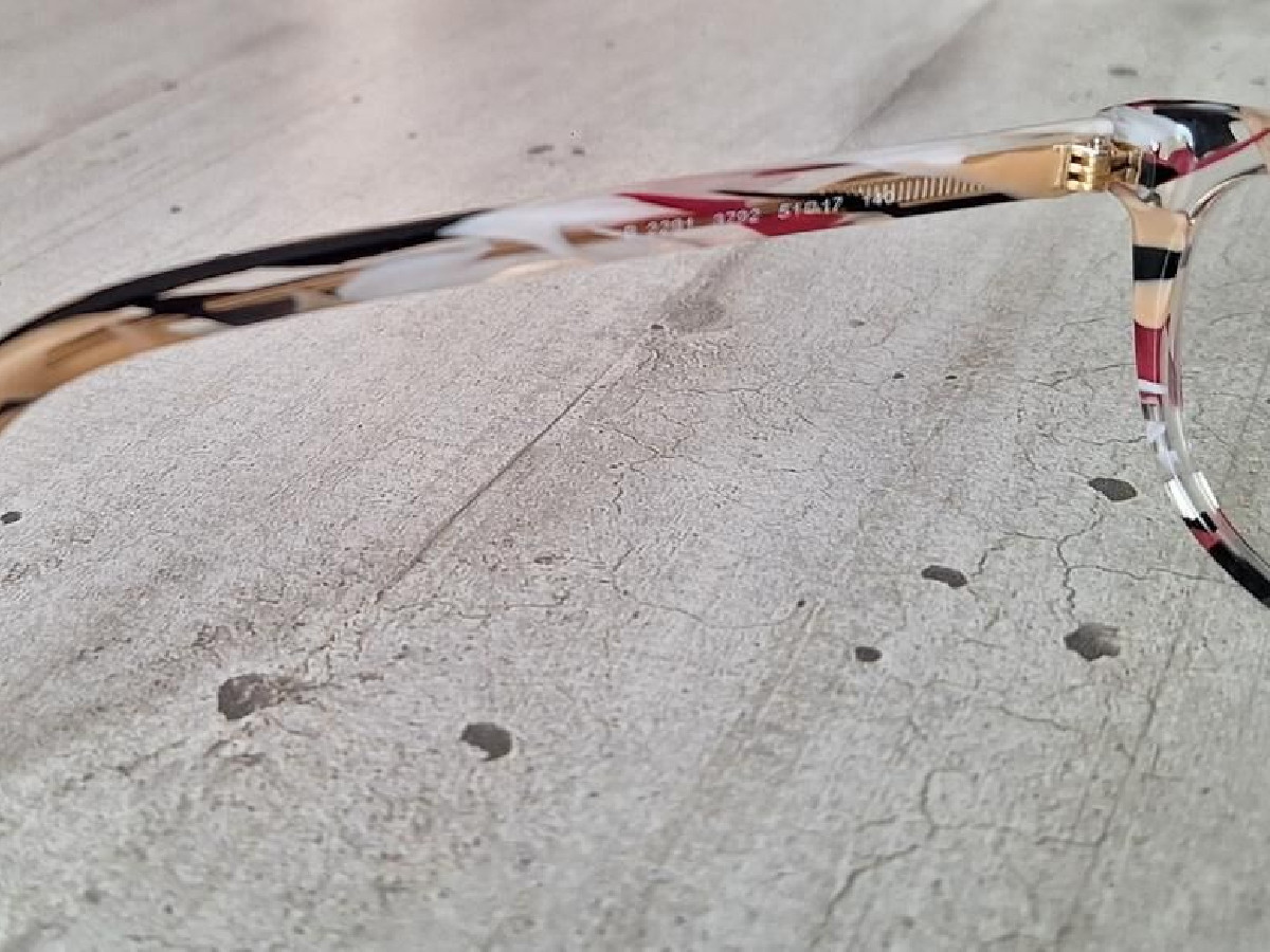 Burberry - B2291 3792 51/17